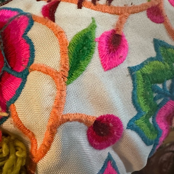 Gemini Mermaids - Clutch with Embroidery and pompoms - Picture 2 of 5